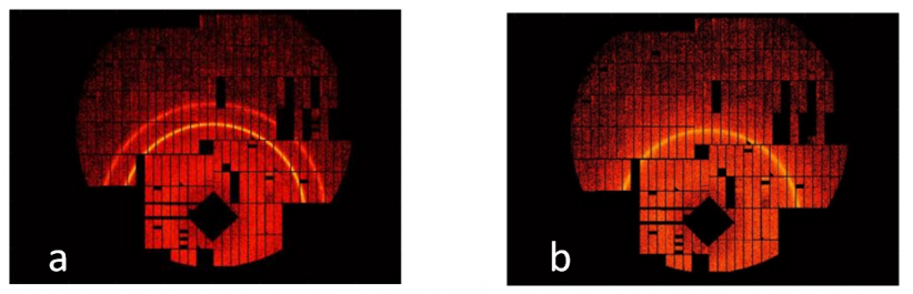 Dwuwymiarowy dyfraktogram rentgenowski krystalicznej warstwy Pd (a) oraz dyfraktogram warstwy całkowicie stopionej impulsem optycznym (b).